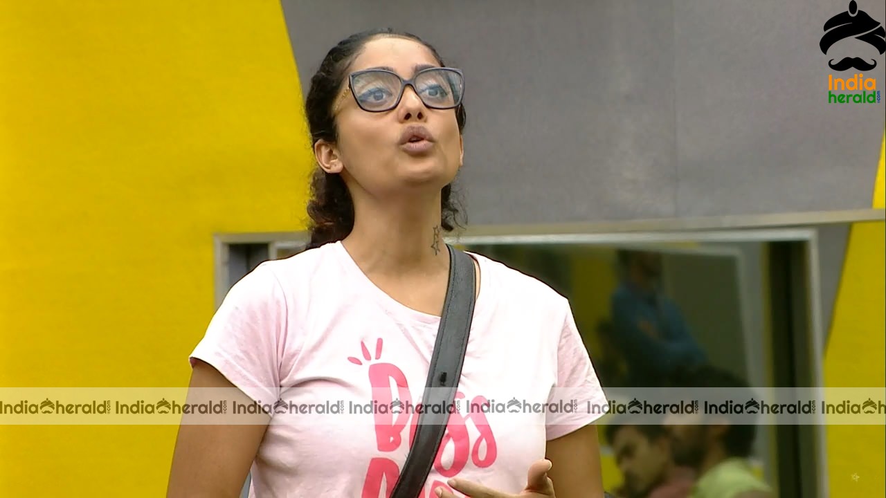 Bigg Boss Tamil Season 3 Day 53 Hot Stills Set 3