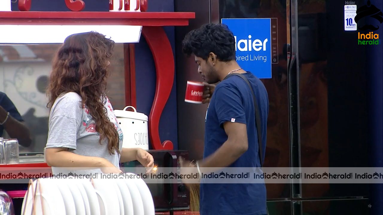 Bigg Boss Tamil Season 3 Day 54 Hot Stills Set 1