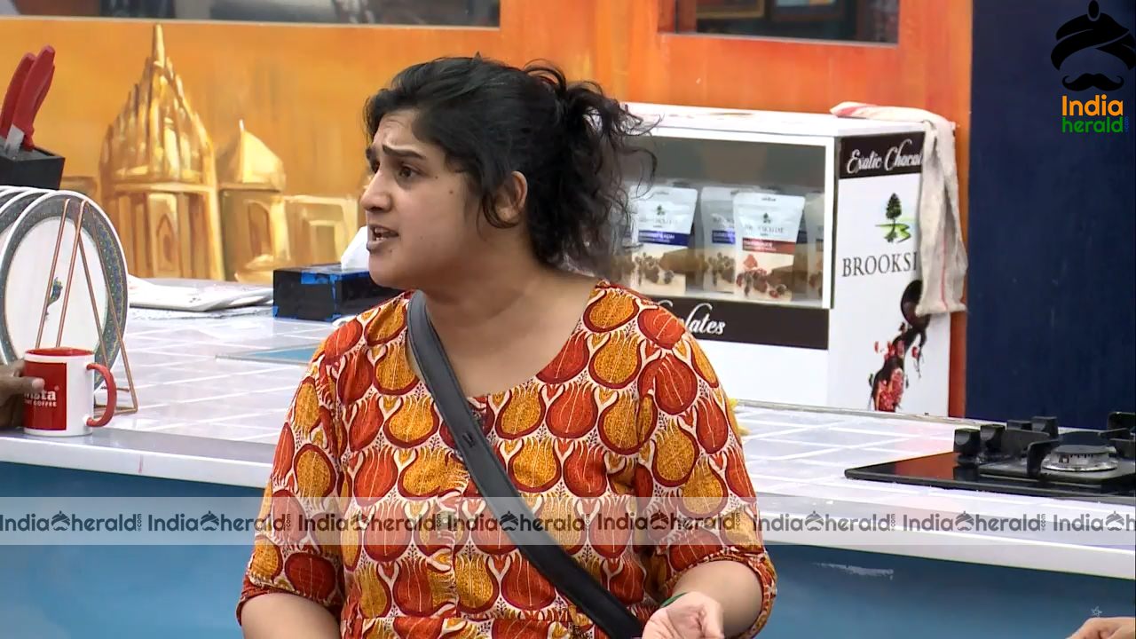 Bigg Boss Tamil Season 3 Day 54 Hot Stills Set 1