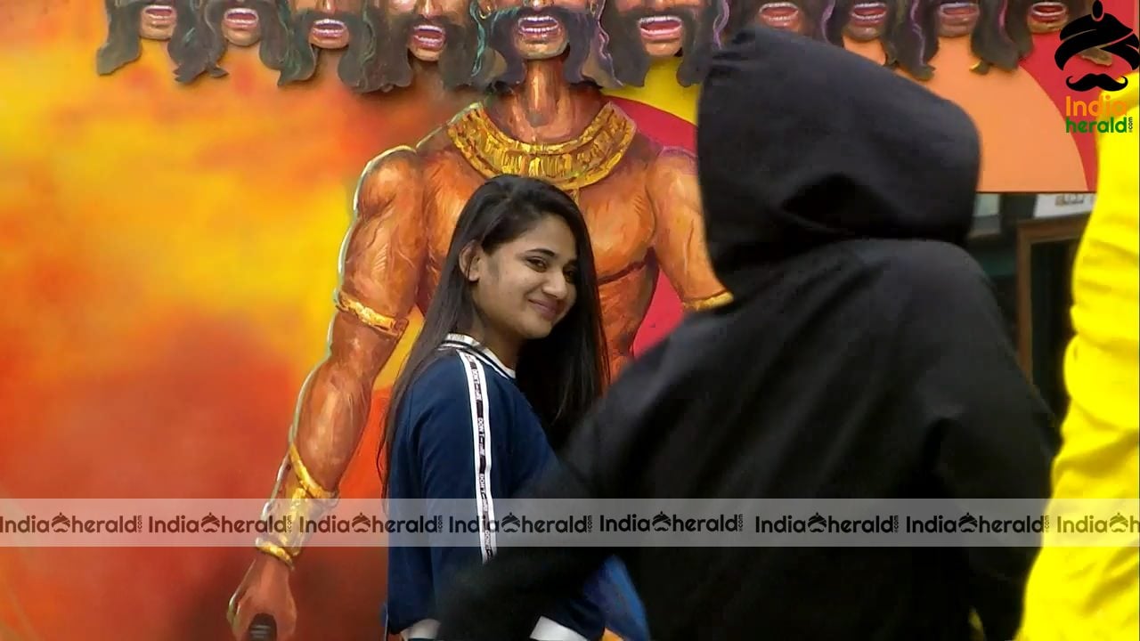 Bigg Boss Tamil Season 3 Day 57 Hot Stills Set 1