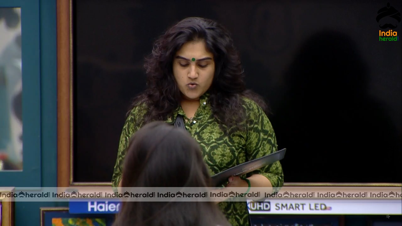 Bigg Boss Tamil Season 3 Day 58 Hot Stills Set 1