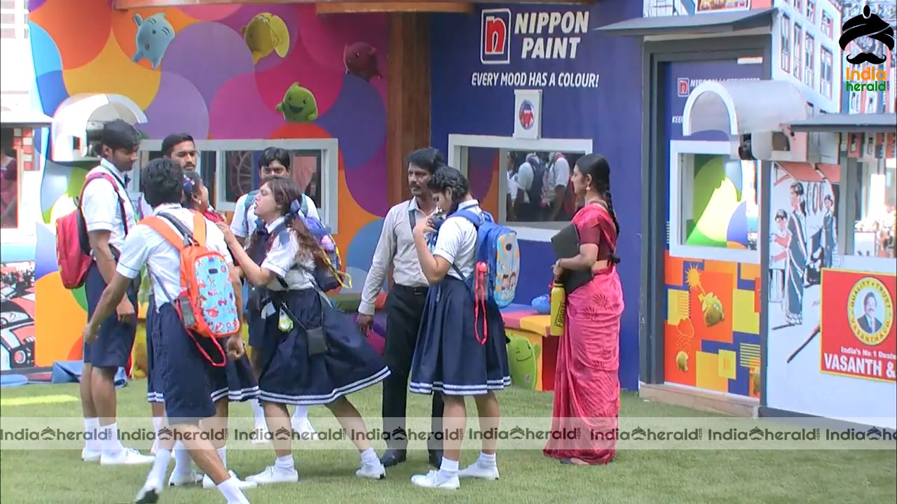 Bigg Boss Tamil Season 3 Day 58 Hot Stills Set 1