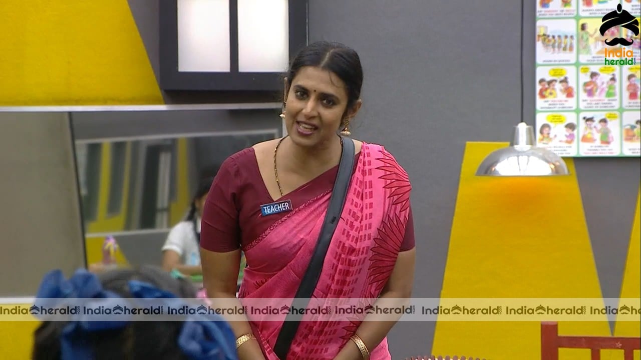 Bigg Boss Tamil Season 3 Day 58 Hot Stills Set 2