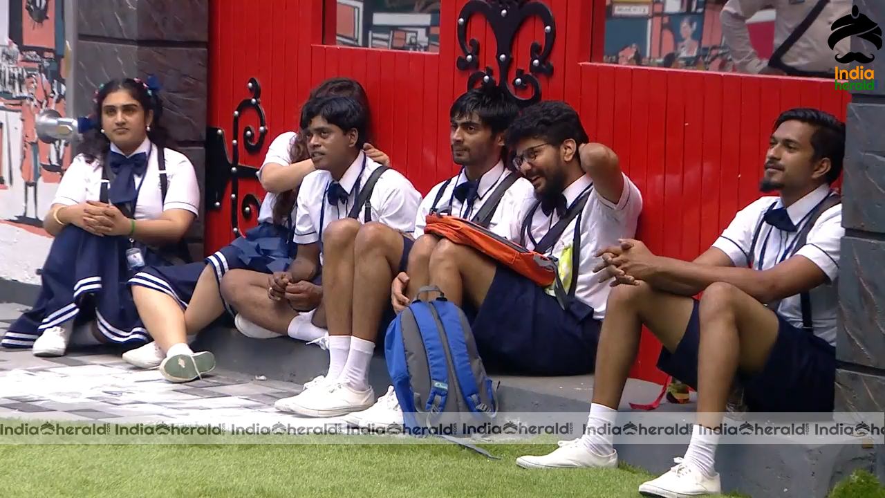 Bigg Boss Tamil Season 3 Day 58 Hot Stills Set 2