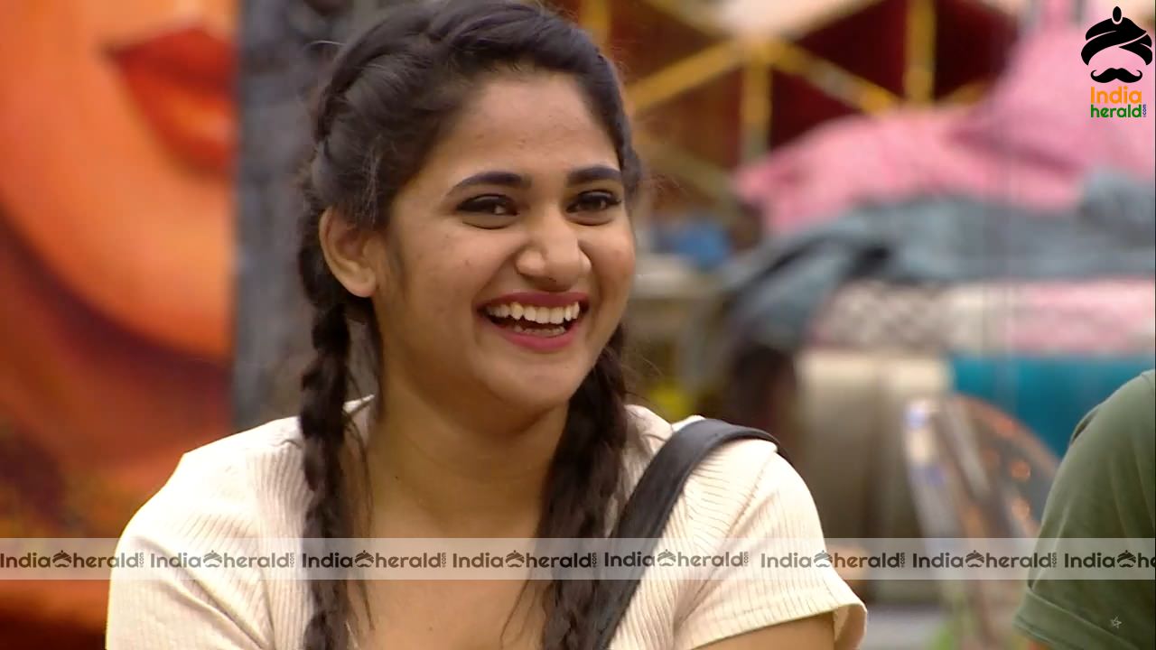 Bigg Boss Tamil Season 3 Day 58 Hot Stills Set 3