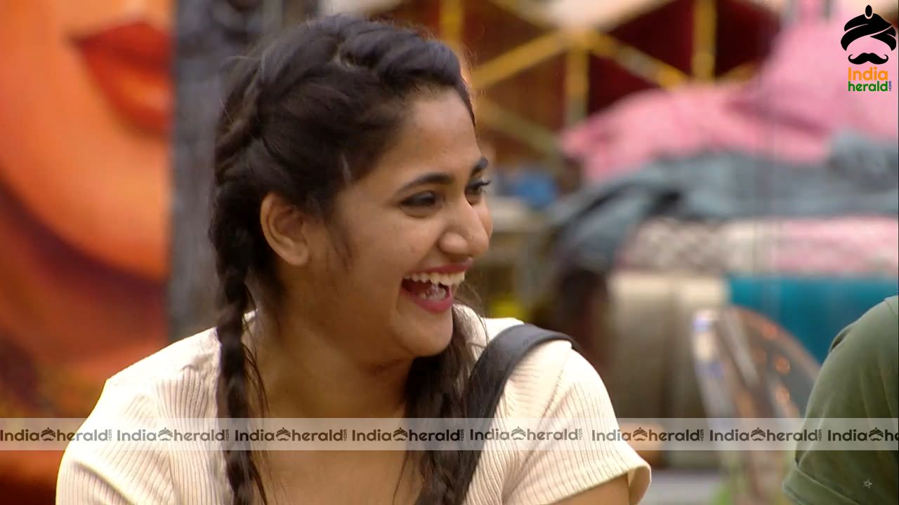 Bigg Boss Tamil Season 3 Day 58 Hot Stills Set 3