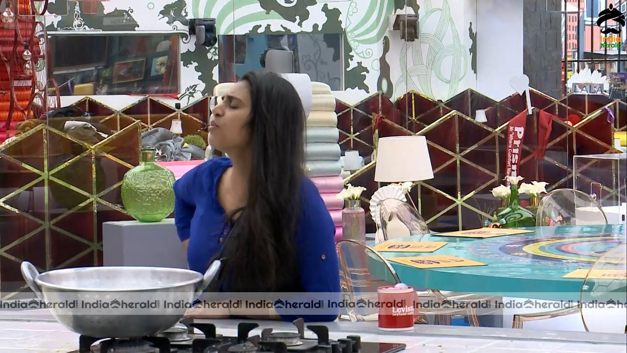 Bigg Boss Tamil Season 3 Day 59 Hot Stills Set 1