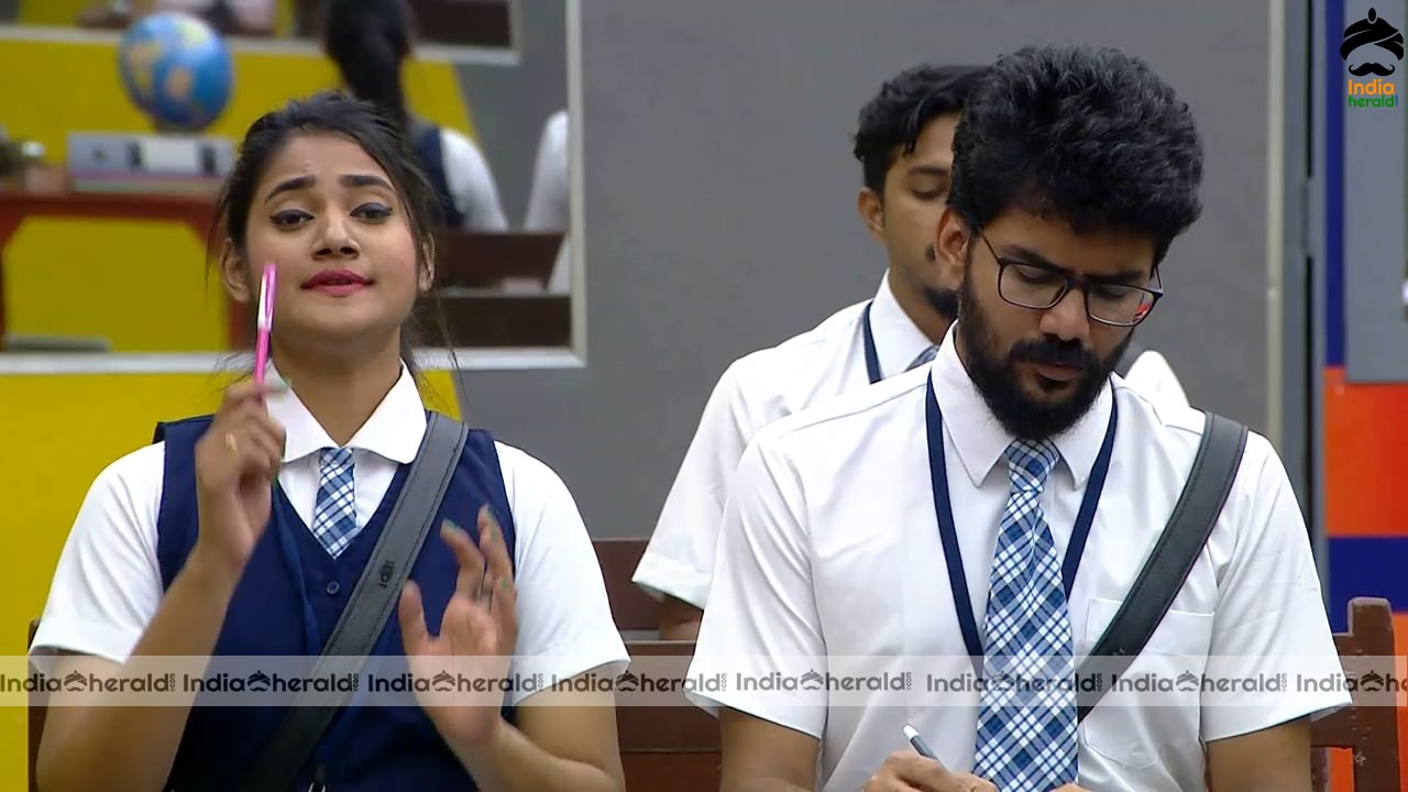 Bigg Boss Tamil Season 3 Day 59 Hot Stills Set 2