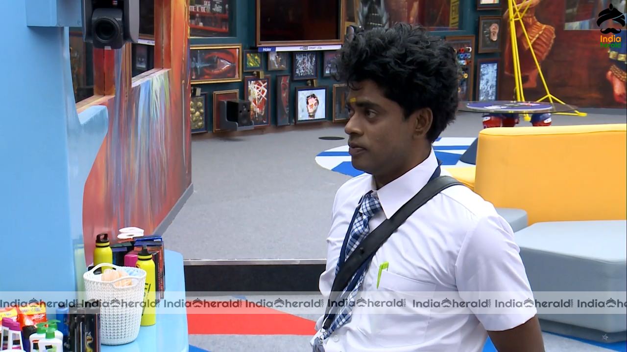 Bigg Boss Tamil Season 3 Day 59 Hot Stills Set 2