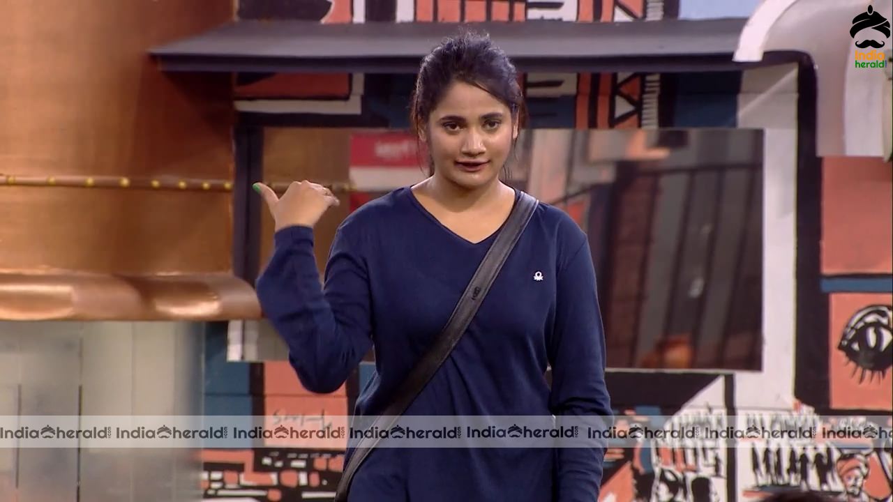 Bigg Boss Tamil Season 3 Day 59 Hot Stills Set 3