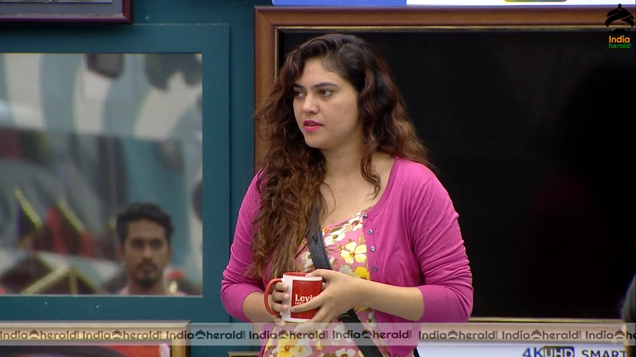 Bigg Boss Tamil Season 3 Day 60 Hot Stills Set 2