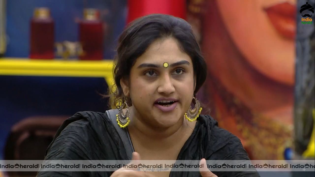 Bigg Boss Tamil Season 3 Day 60 Hot Stills Set 2