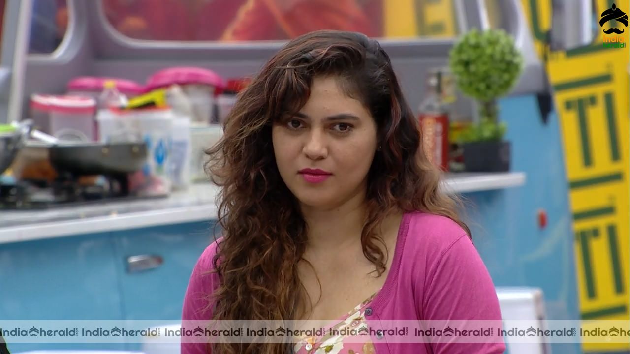 Bigg Boss Tamil Season 3 Day 60 Hot Stills Set 2