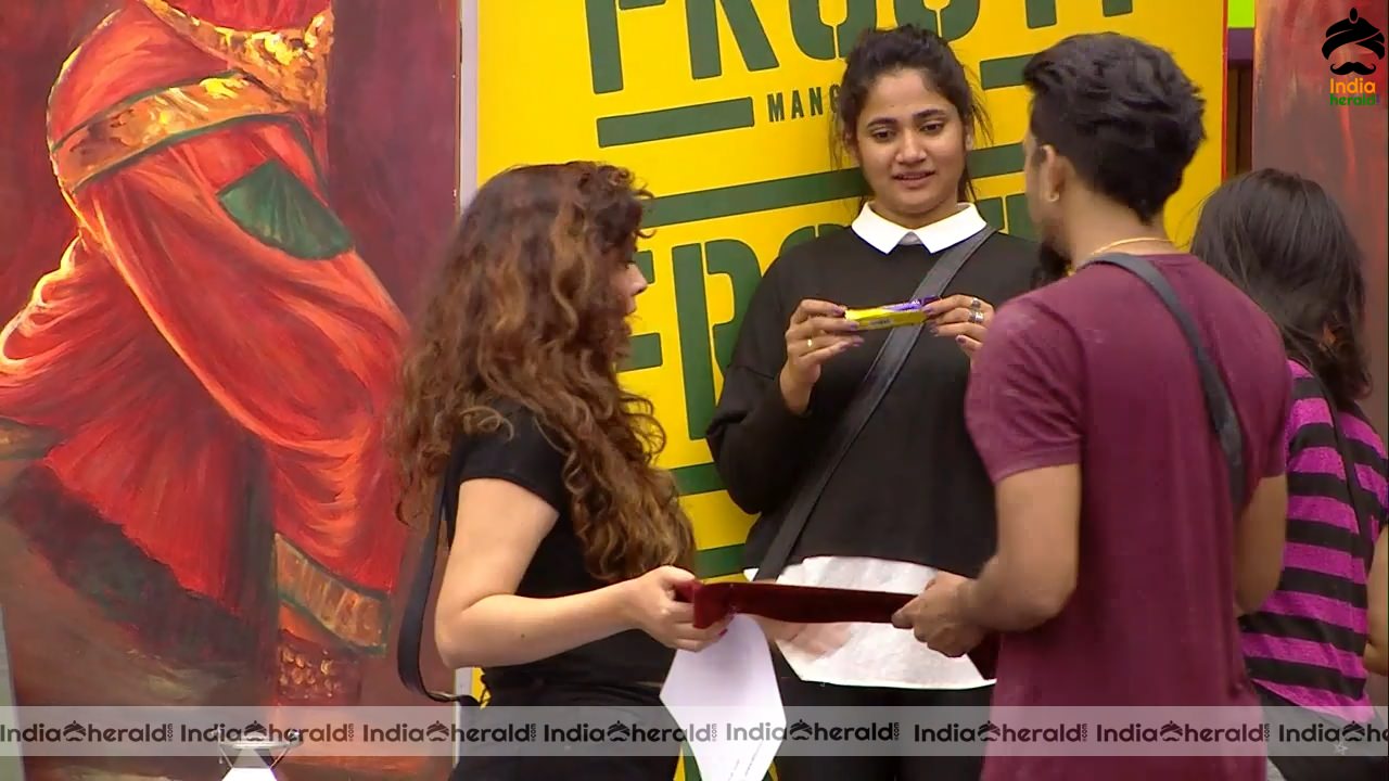 Bigg Boss Tamil Season 3 Day 61 Hot Stills Set 3