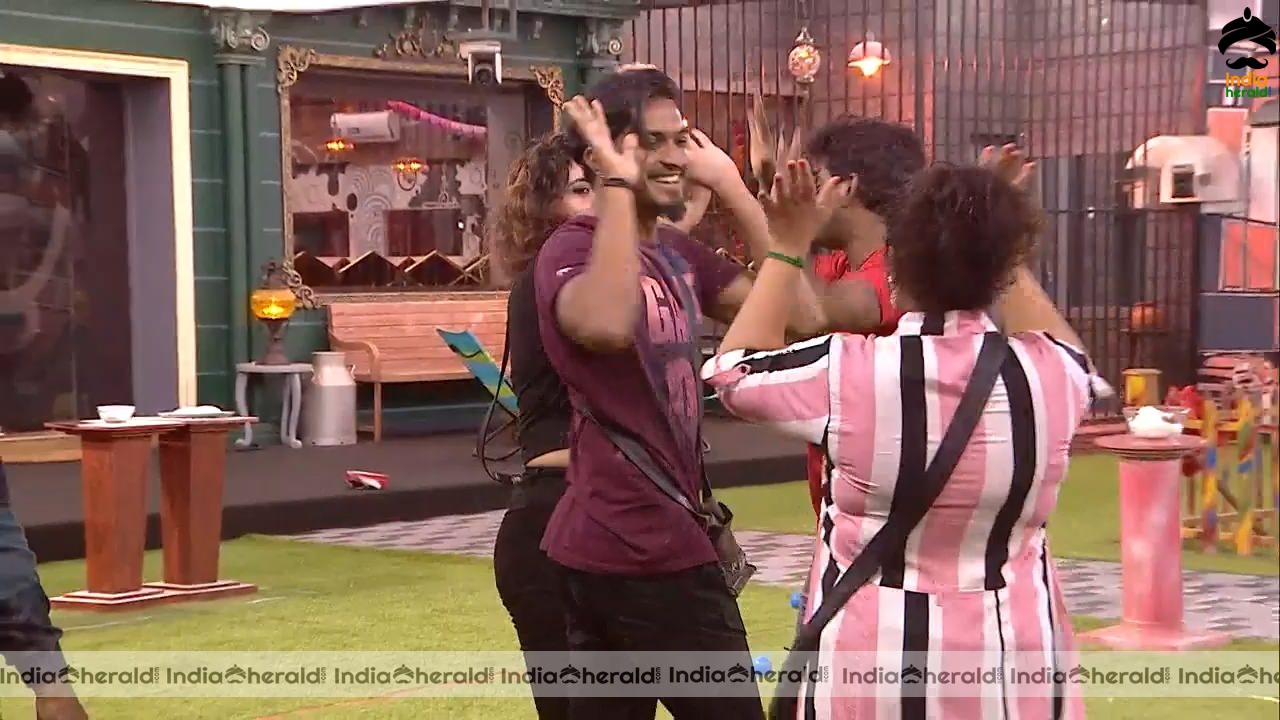 Bigg Boss Tamil Season 3 Day 61 Hot Stills Set 3