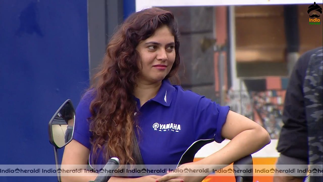 Bigg Boss Tamil Season 3 Day 62 Hot Stills Set 1