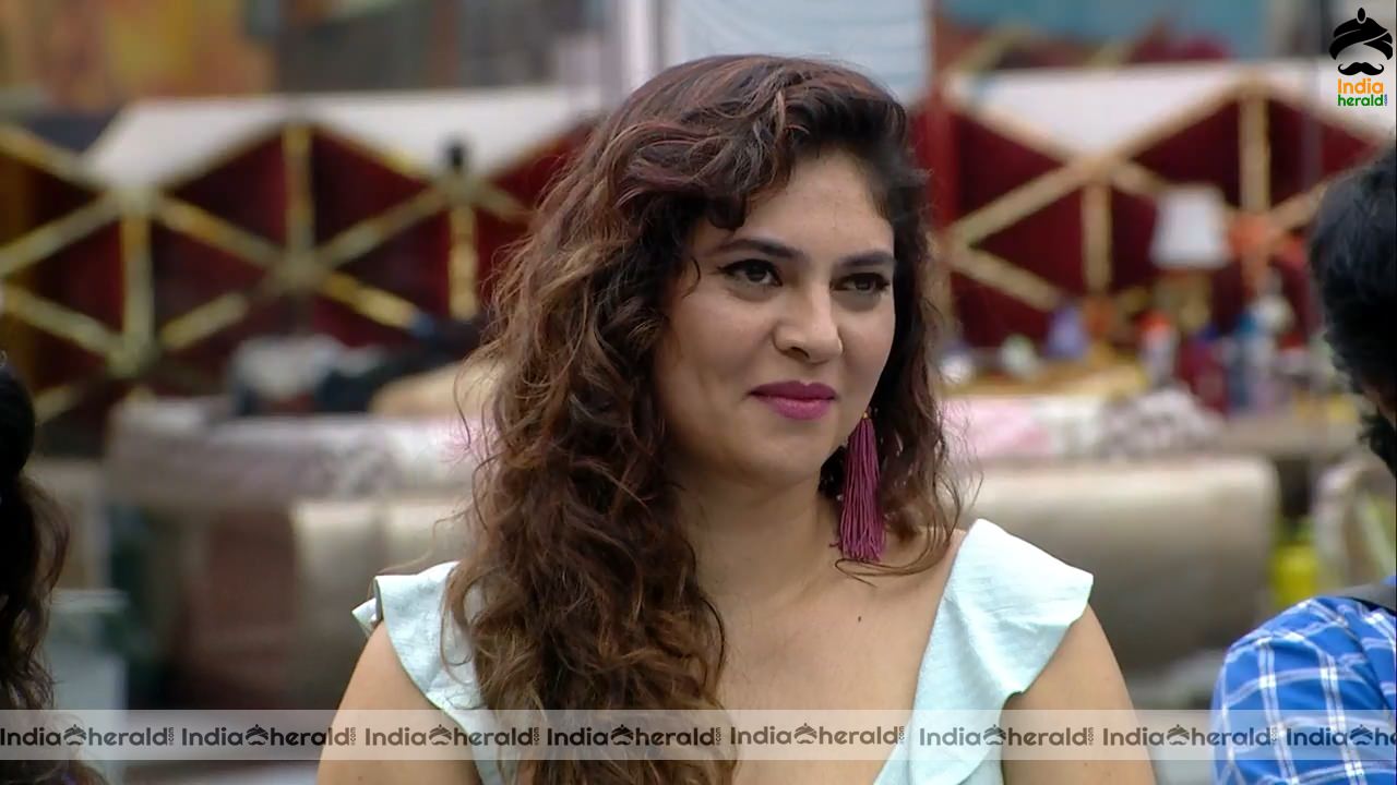 Bigg Boss Tamil Season 3 Day 62 Hot Stills Set 3