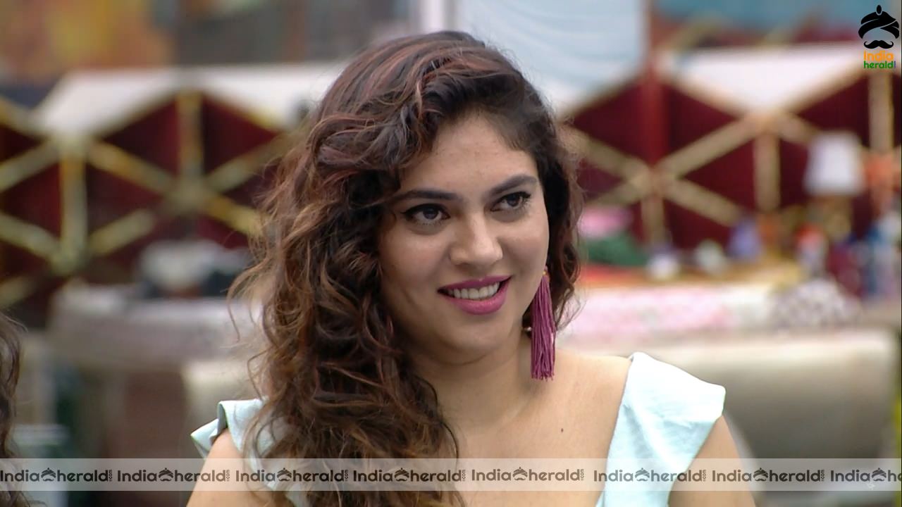 Bigg Boss Tamil Season 3 Day 62 Hot Stills Set 3