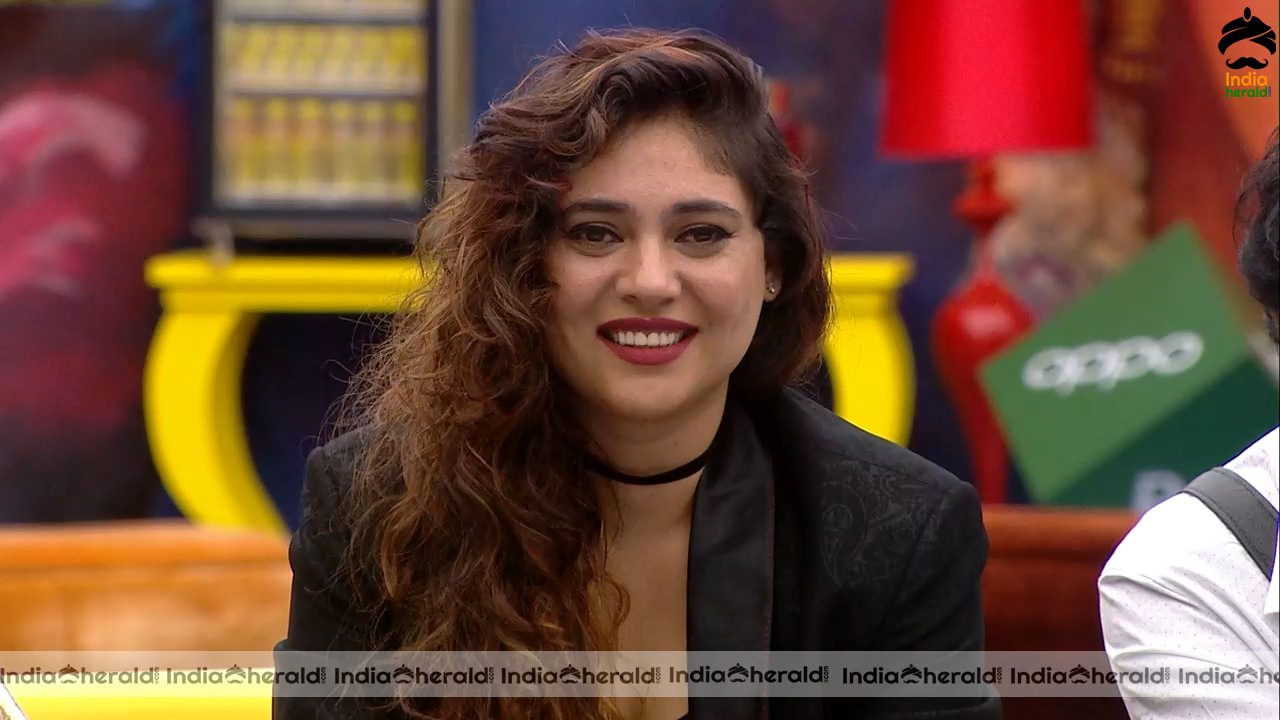 Bigg Boss Tamil Season 3 Day 63 Hot Stills Set 2