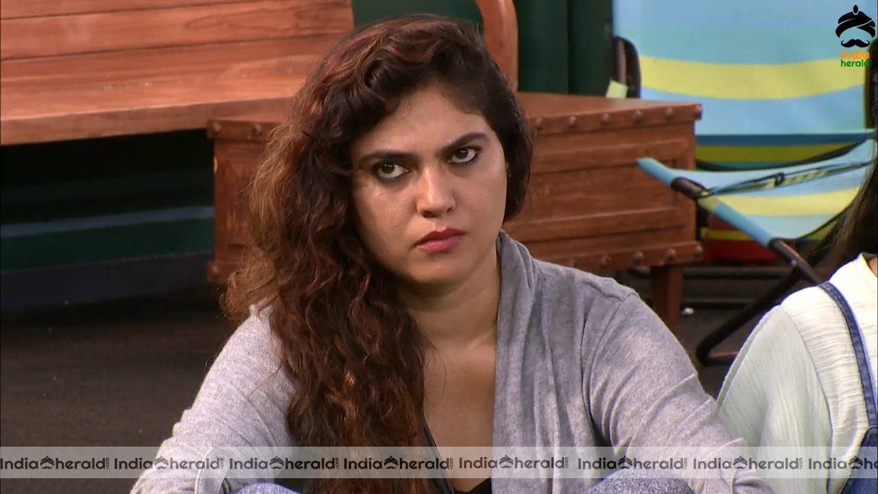 Bigg Boss Tamil Season 3 Day 64 Hot Stills Set 3