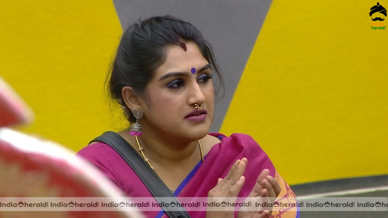 Bigg Boss Tamil Season 3 Day 66 Hot Stills Set 3