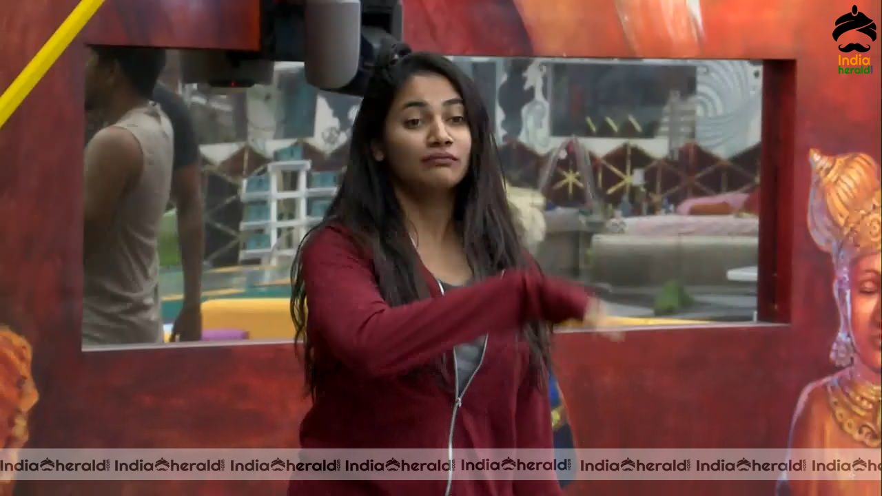 Bigg Boss Tamil Season 3 Day 68 Hot Stills Set 1