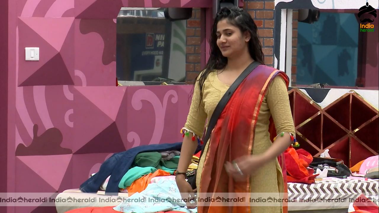 Bigg Boss Tamil Season 3 Day 68 Hot Stills Set 2