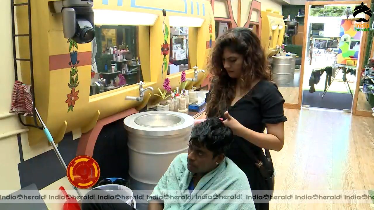 Bigg Boss Tamil Season 3 Day 68 Hot Stills Set 2