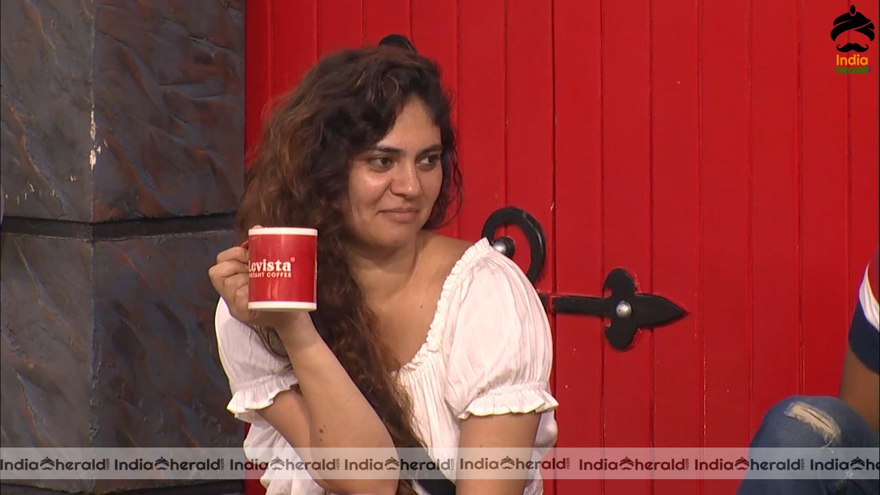 Bigg Boss Tamil Season 3 Day 69 Hot Stills Set 2