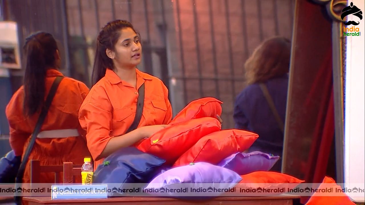 Bigg Boss Tamil Season 3 Day 72 Hot Stills Set 3