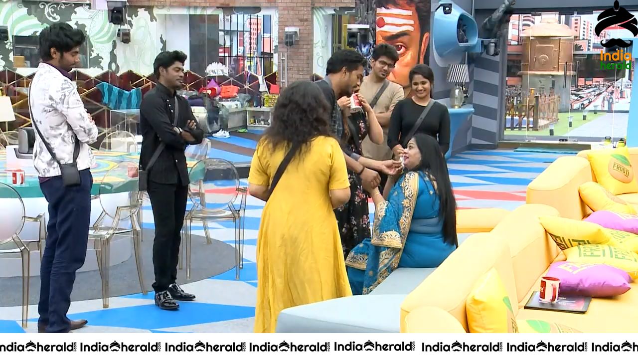 Bigg Boss Tamil Season 3 Day 79 Hot Stills Set 2
