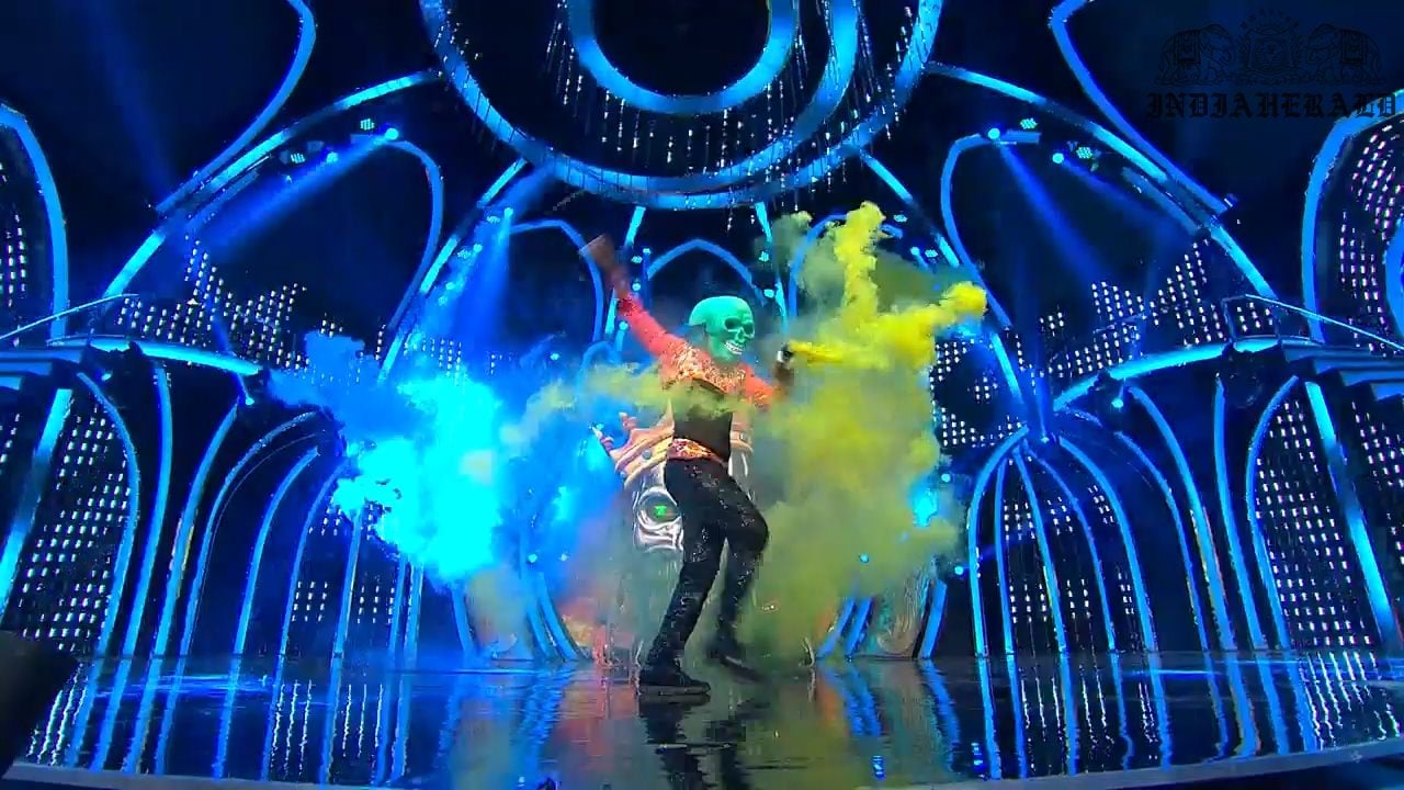 Bigg Boss Telugu Season 3 Day 0 Hot Stills Set 2