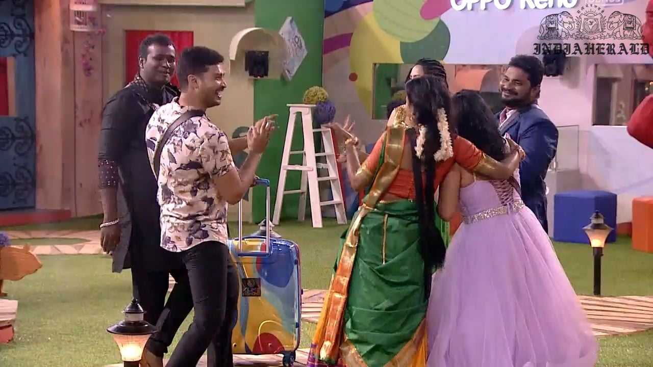 Bigg Boss Telugu Season 3 Day 0 Hot Stills Set 2