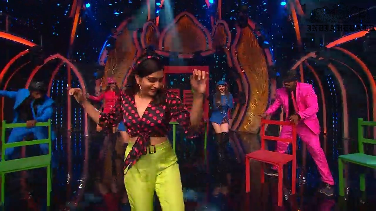 Bigg Boss Telugu Season 3 Day 0 Hot Stills Set 3