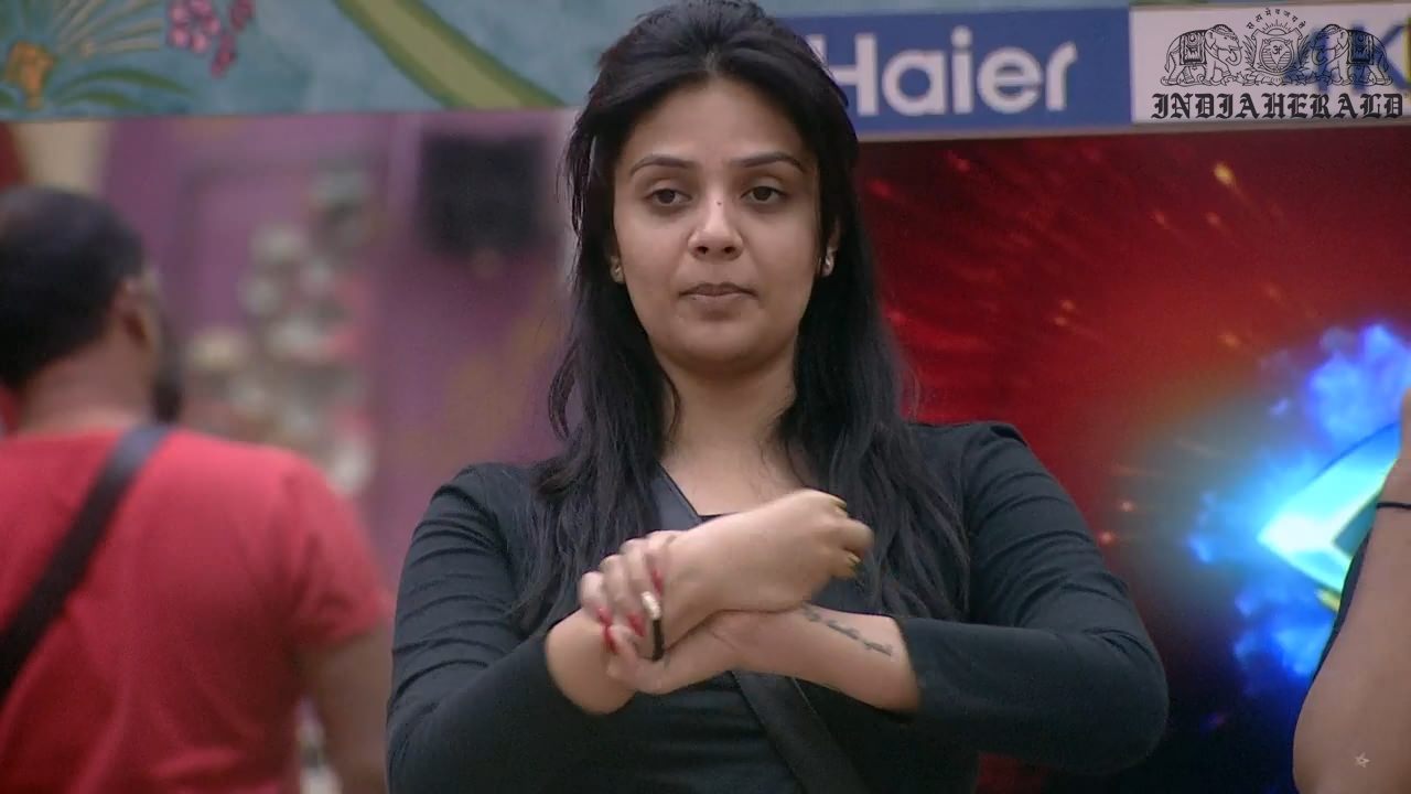 Bigg Boss Telugu Season 3 Day 1 Hot Stills Set 3