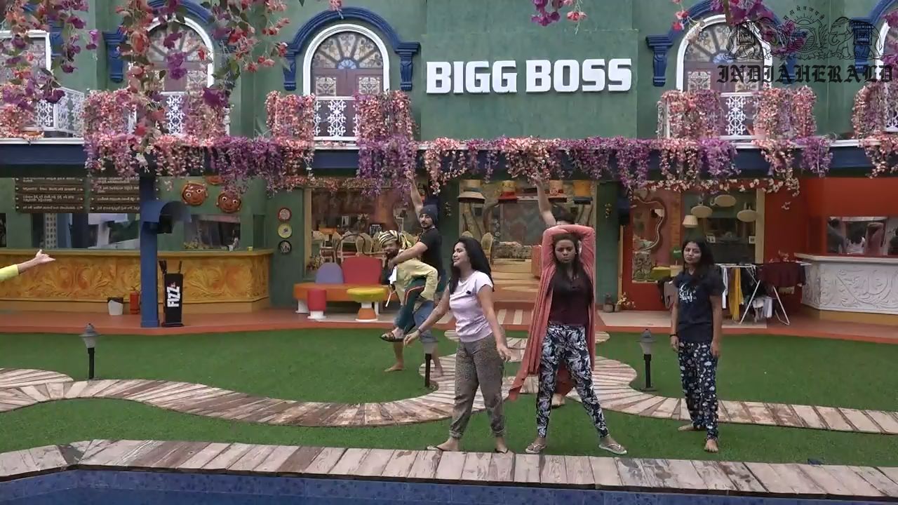 Bigg Boss Telugu Season 3 Day 12 Hot Stills Set 1
