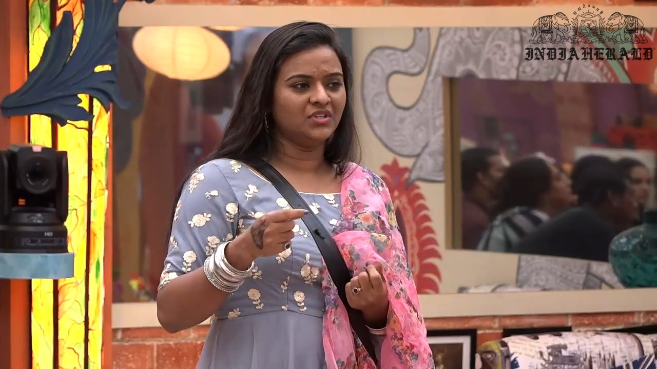 Bigg Boss Telugu Season 3 Day 15 Hot Stills Set 3