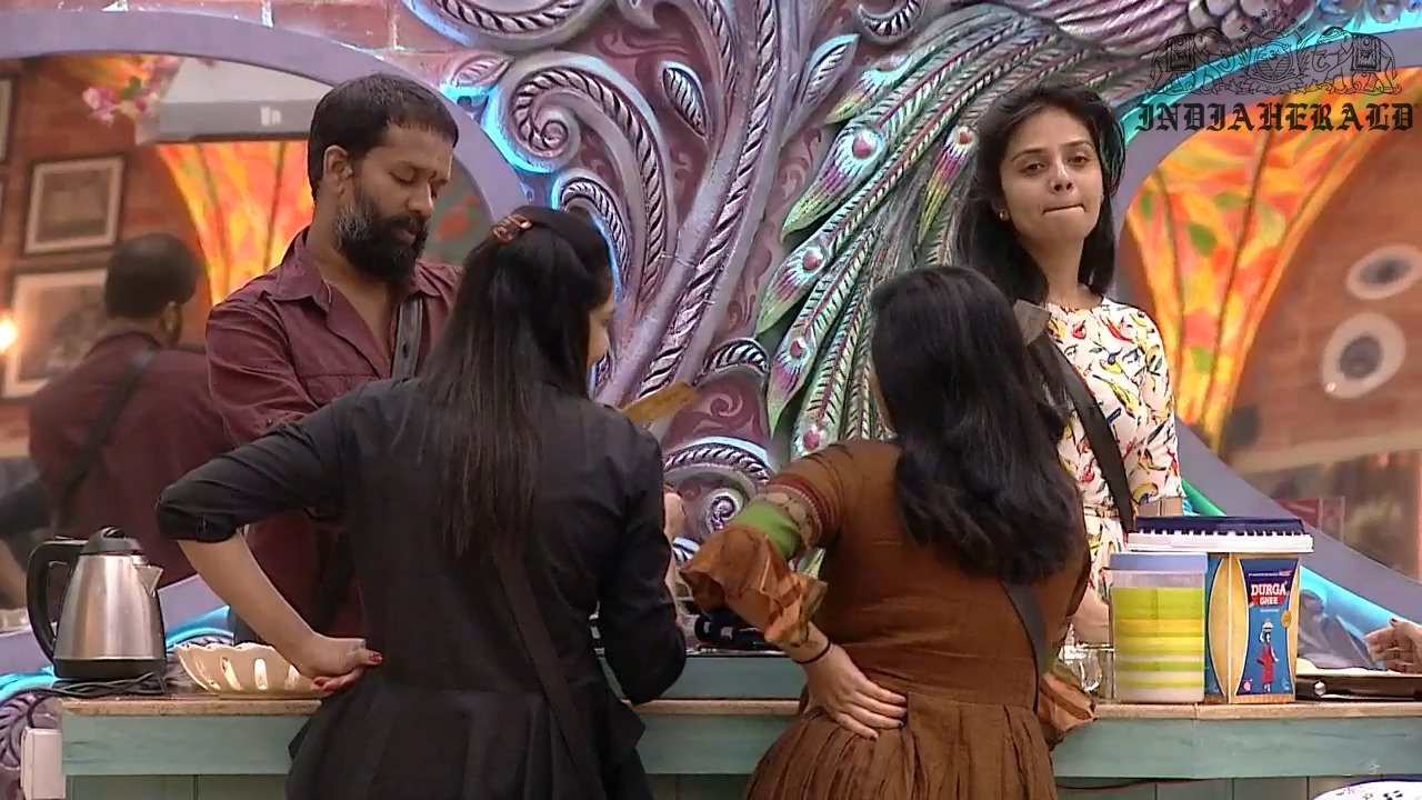 Bigg Boss Telugu Season 3 Day 16 Hot Stills Set 1