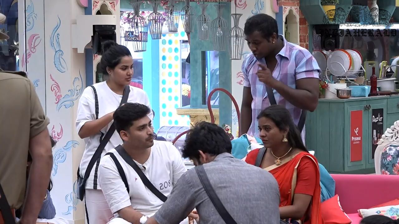 Bigg Boss Telugu Season 3 Day 18 Hot Stills Set 1