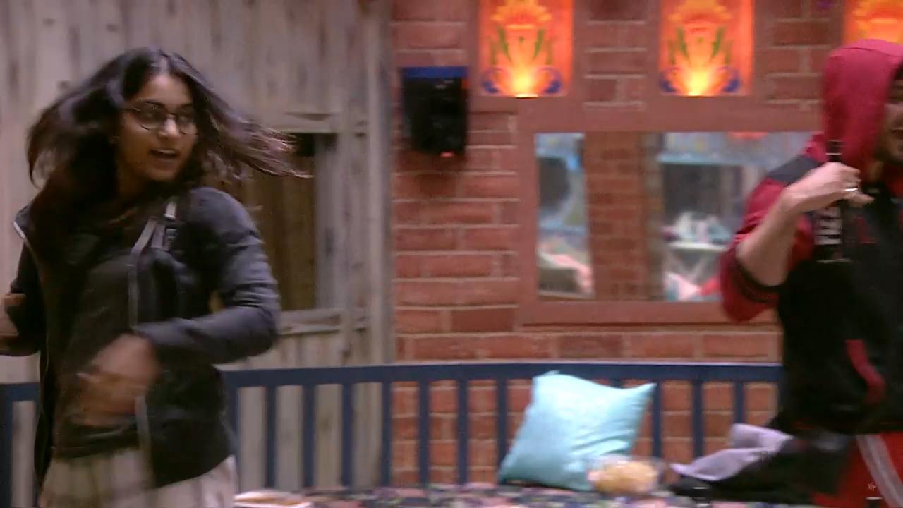 Bigg Boss Telugu Season 3 Day 19 Hot Stills Set 2