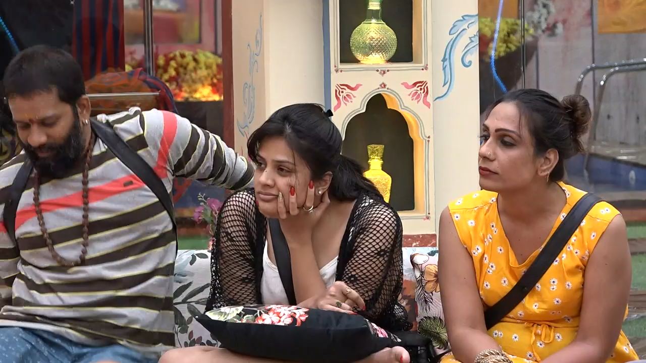 Bigg Boss Telugu Season 3 Day 19 Hot Stills Set 2