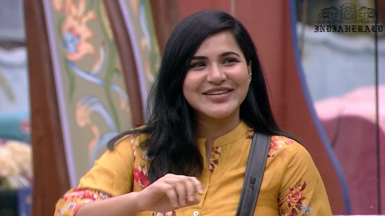 Bigg Boss Telugu Season 3 Day 2 Hot Stills Set 2