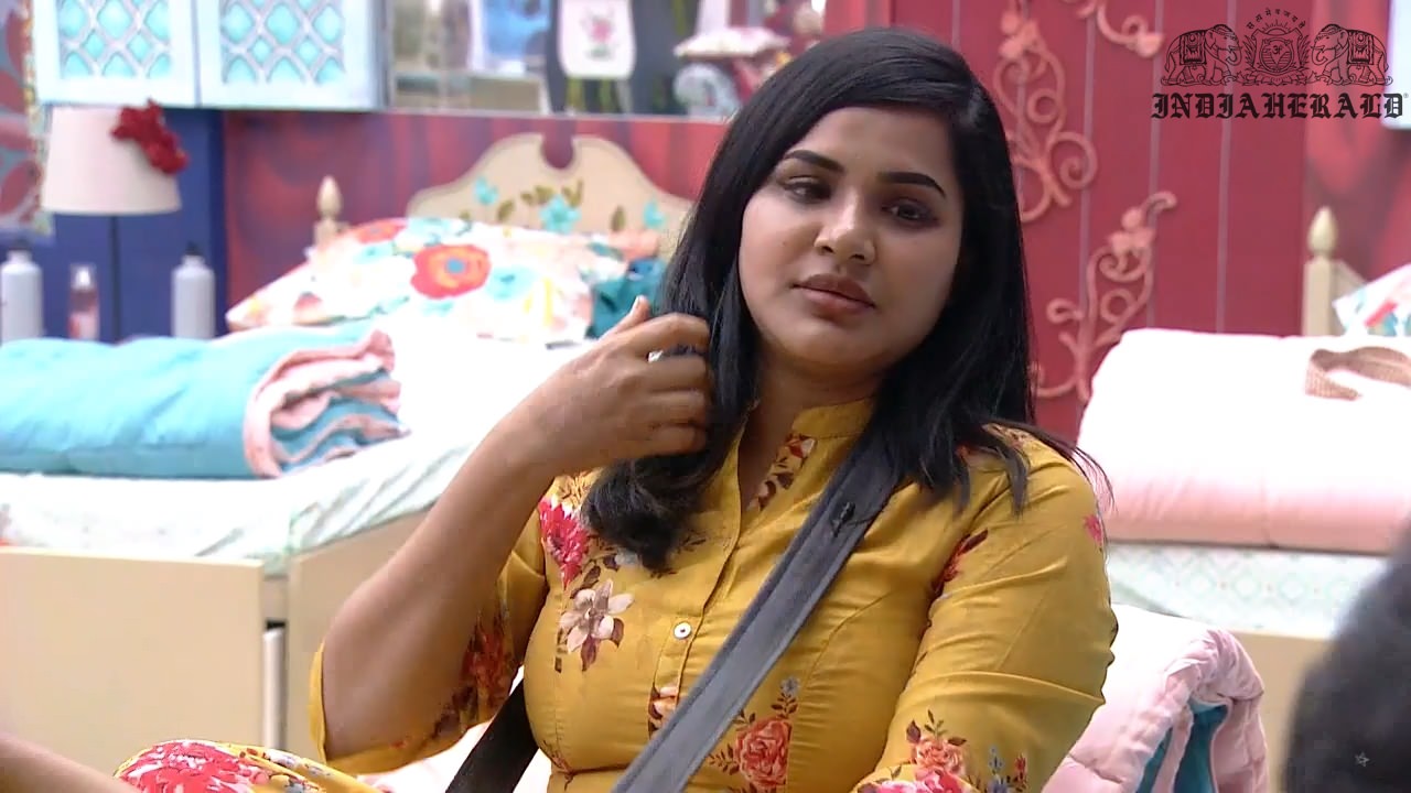 Bigg Boss Telugu Season 3 Day 2 Hot Stills Set 2