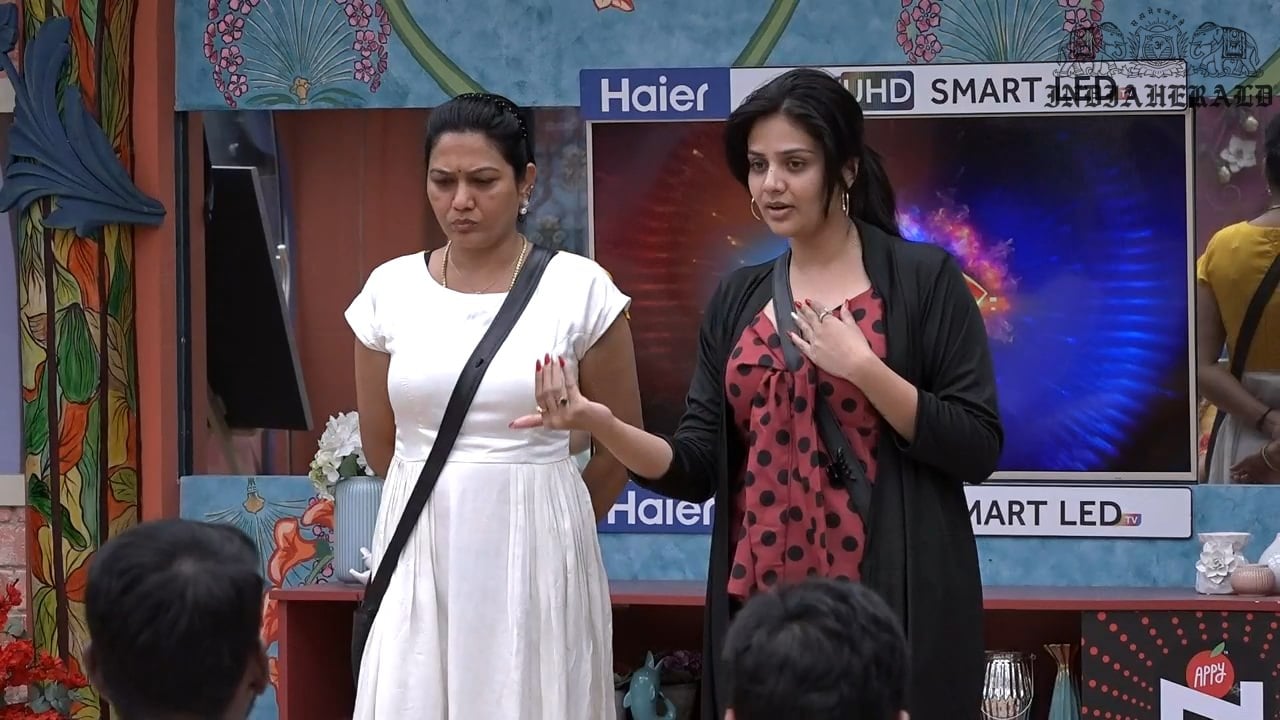 Bigg Boss Telugu Season 3 Day 2 Hot Stills Set 3