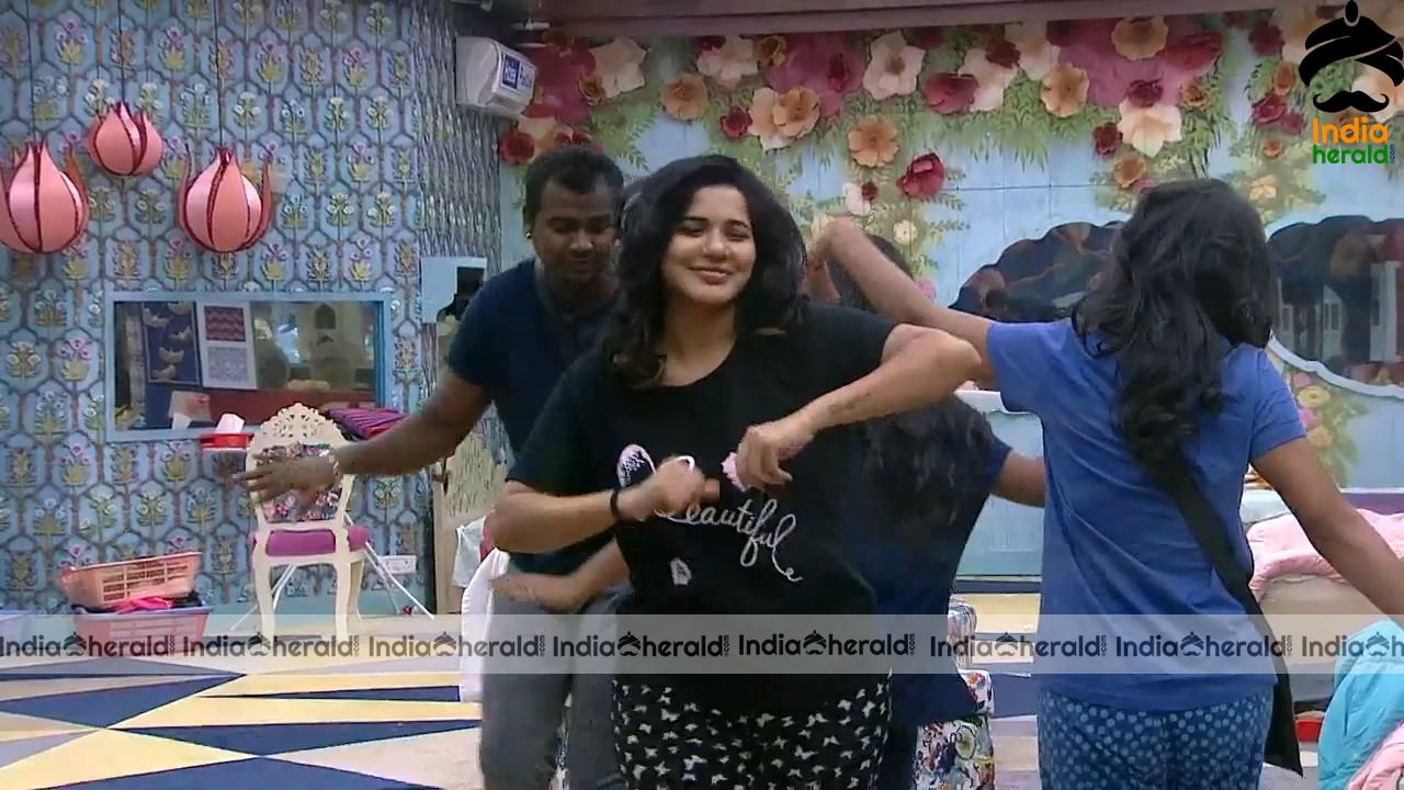 Bigg Boss Telugu Season 3 Day 22 Hot Stills Set 1