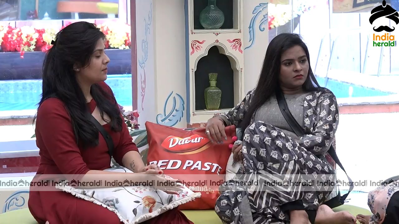 Bigg Boss Telugu Season 3 Day 22 Hot Stills Set 1