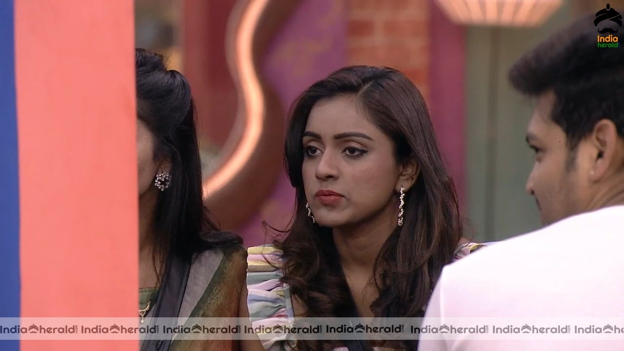 Bigg Boss Telugu Season 3 Day 38 Hot Stills Set 2