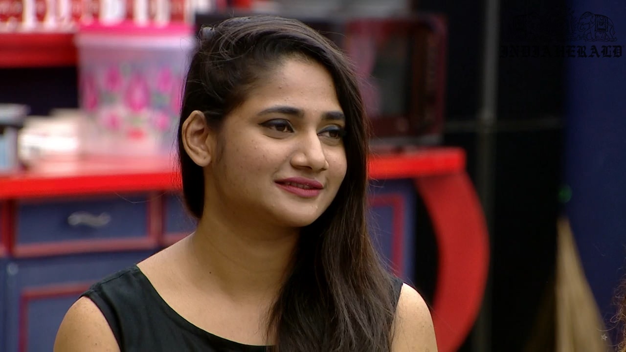 Bigg Boss Telugu Season 3 Day 43 Hot Stills Set 3