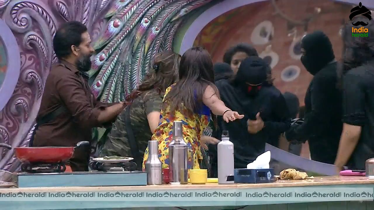 Bigg Boss Telugu Season 3 Day 44 Hot Stills Set 2