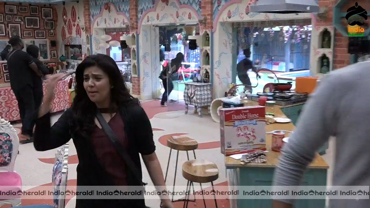 Bigg Boss Telugu Season 3 Day 44 Hot Stills Set 2